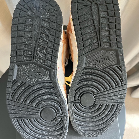 Air Jordan 1 Mid SE - Picture 7 of 8